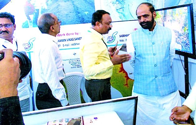 Union Minister takes over the water conservation works of Sadbhavna Sansthan | सद्भावना संस्थेच्या जलसंधारण कामांची केंद्रीय मंत्र्यांनी घेतली दखल