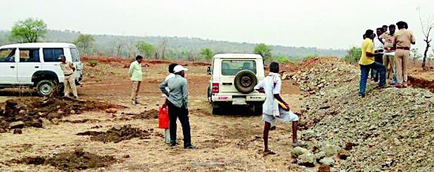 Investigation of illegal mining in Churmura Khadani | चुरमुरा खदानीतील अवैध उत्खननाची चौकशी