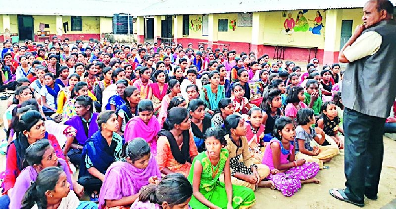 Auspicious for the ashram schools | आश्रमशाळांची दैनावस्था