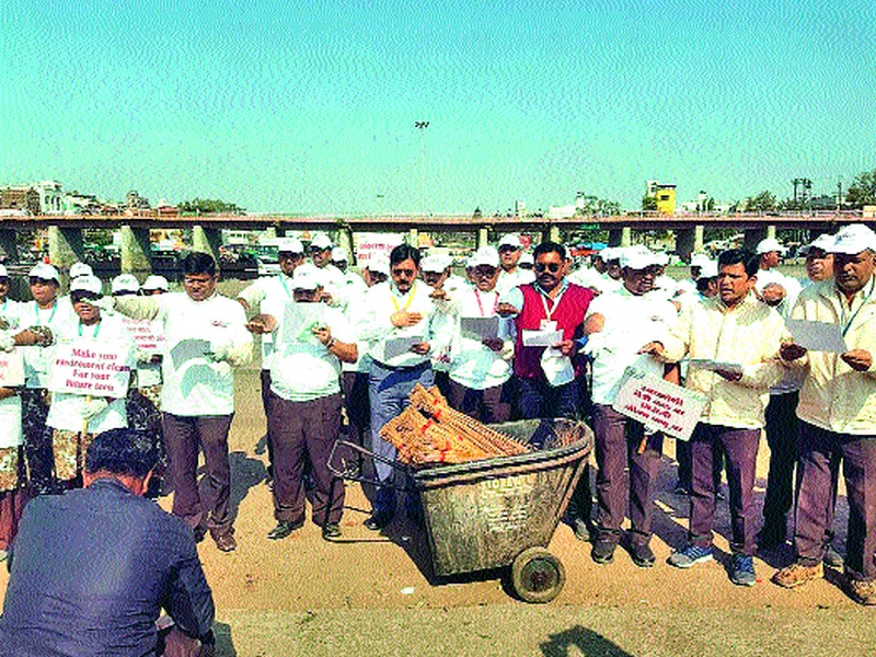  Cleanliness campaign in Godaghat area under Swachh Bharat Abhiyan | स्वच्छ भारत अभियान अंतर्गत गोदाघाट परिसरात स्वच्छता मोहीम