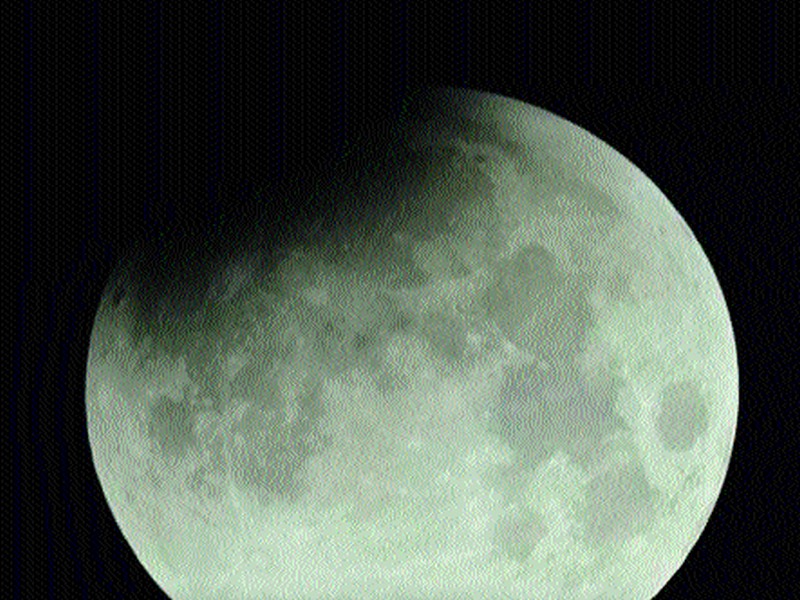  Lunar eclipse appears clearly from Nashik | चंद्रग्रहण नाशिकमधून दिसले सुस्पष्टपणे
