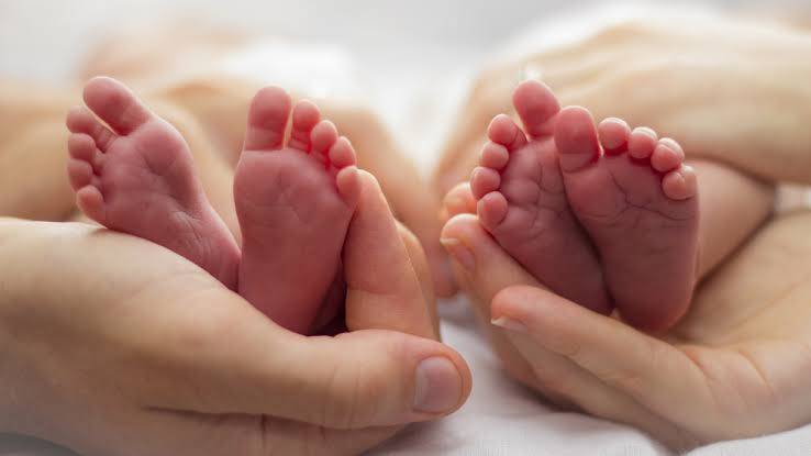 The women gave birth to twins five years ago and now three babies incident in Junnar taluka | जुन्नर तालुक्यातील 'आश्चर्यकारक' घटना; पाच वर्षांपूर्वी जुळ्यांना तर आता तीन बाळांना महिलेने दिला जन्म