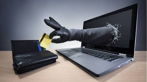 Fraud with 15 lakh with fruit seller under reason of updating ATM card | एटीएम कार्ड अपडेट करण्याच्या बहाण्याने फळ विक्रेत्याला १५ लाखांना गंडा