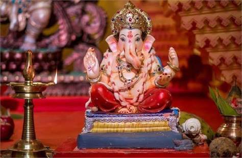 Good Decision, Celebrate Ganeshotsav in the temple itself without putting up a mandap by 50 Ganesh Mandals in Pune | कौतुकास्पद निर्णय; पुण्यातील ५० गणेश मंडळांचा मांडव न घालता मंदिरातच गणेशोत्सव साजरा करण्याचा निर्णय
