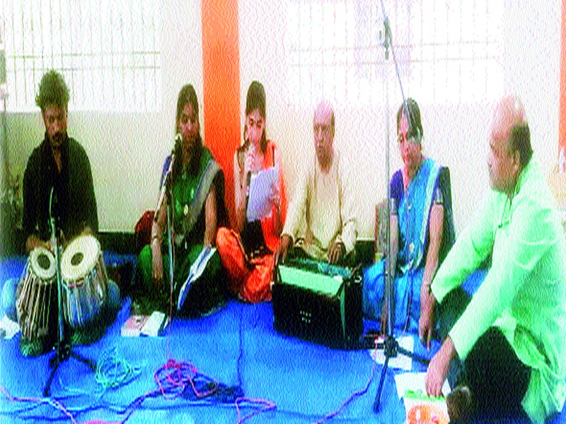 'Music Ayodhyecha Raja' concert rambhakat talin | ‘संगीत अयोध्येचा राजा’ मैफलीत रामभक्त तल्लीन