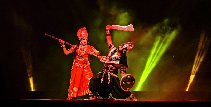 Nagpur Festival: Hema Malini's dance drama mesmerizes | नागपूर खासदार महोत्सव : हेमामालिनींच्या नृत्यनाटिकेने रसिक भावविभोर