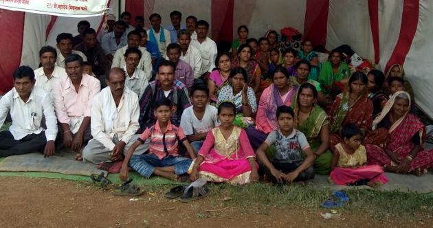 Hunger strick by forest workers with family in Bhandara district | भंडारा जिल्ह्यात वनमजुरांनी कुटुंबियांसह सुरु केले आमरण उपोषण