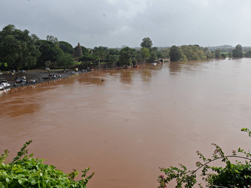 Red alert in Kolhapur district | कोल्हापूर जिल्ह्यात रेड अलर्ट : नदी काठच्या गावांना सतर्कतेचा इशारा