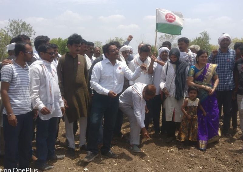  Farmer of Adgaon Sowing of non-approved 'HTBT' cotton seeds | मान्यता नसलेल्या ‘एचटीबीटी’ कापूस बियाण्यांची पेरणी