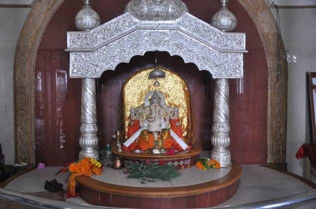 Theft in the famous Ganapati temple of Vaigayog in Amravati district | अमरावती जिल्ह्यातील वायगावच्या प्रख्यात गणपती मंदिरात चोरी