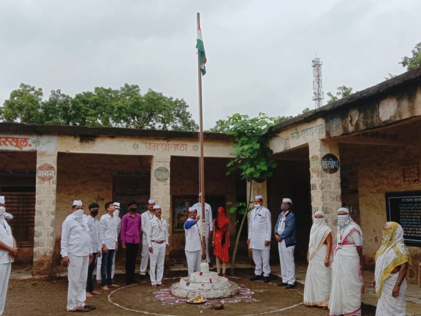 Celebrate Independence Day in Andarsul area | अंदरसूल परिसरात स्वातंत्र्यदिन साजरा