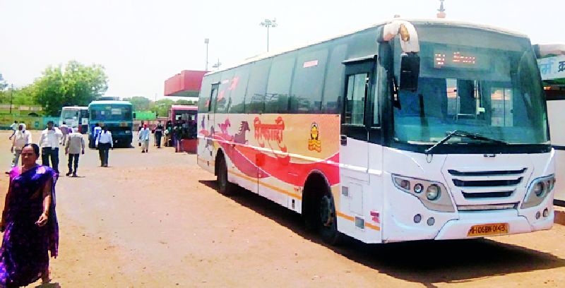 Supply of buses that ask for school trips | शालेय सहलीसाठी मागेल तेवढ्या बसेसचा पुरवठा