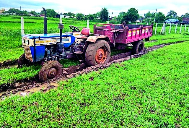 Threats in the city of an illegal sand tractor | अवैध रेती ट्रॅक्टरचा शहरात थरार