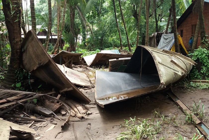 Due to the flood, the loss of 2 lakhs of fiber boats factory, the type of timber gardening | पुरामुळे फायबर बोट कारखान्याचे ४० लाखांचे नुकसान, काळसे बागवाडीतील प्रकार