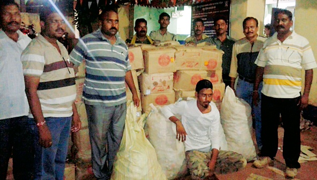 Nine lakh of country liquor was seized in Brahmaputra | ब्रह्मपुरीत नऊ लाखांची देशी दारू जप्त