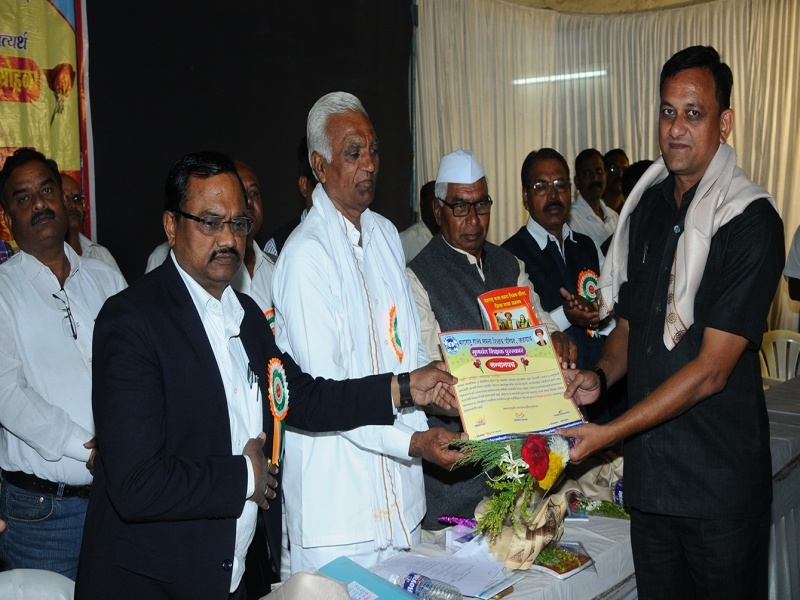 Gala by the teachers in Jalgaon, the 'Gunwant' award | जळगावात शिक्षकांचा ‘गुणवंत’ पुरस्काराने गौरव