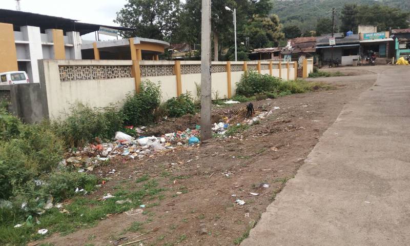 Thousands of garbage dumps for cleanliness! |  ढेबेवाडीत स्वच्छतेसाठी हजारो रूपये कचºयात!
