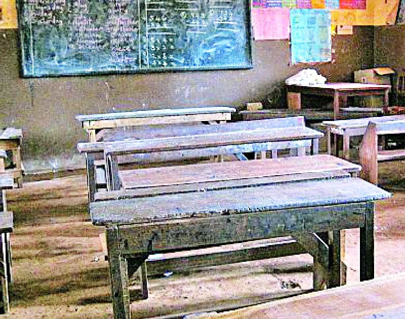  School debris in remote areas | दुर्गम भागातील शाळा ओस