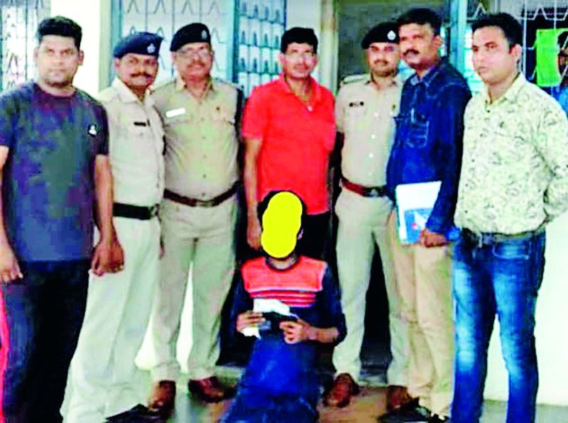 Two mobile thieves and one Pakitmatara are arrested | दोन मोबाईल चोर व एका पाकीटमाराला अटक