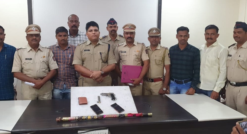 A session to find a pistol was started in the city | शहरात गावठी पिस्तूल आढळण्याचे सत्र सुरूच