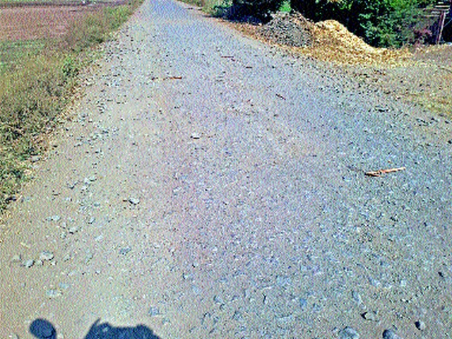 Khangaon road maintenance | खानगाव रस्त्याची दुरवस्था