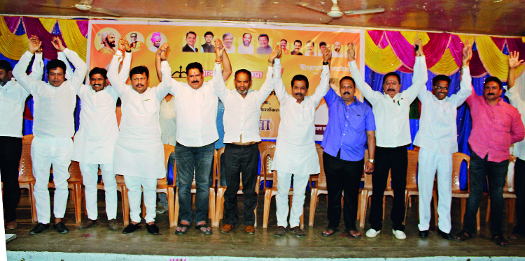 The Kolhapuri Pattern of the coalition, the NCP office bearers of the Sanjay Mandlik Mela; | संजय मंडलिकांच्या मेळाव्यात कॉँग्रेस, राष्ट्रवादीचे पदाधिकारी;युतीचा ‘कोल्हापुरी पॅटर्न’