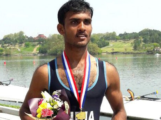  50 lakhs prize money will be released from the state to International Rowing Pattu Bhokanal | आंतरराष्टÑीय रोइंगपट्टू दत्तु भोकनळ यास ्नराज्याकडून ५० लाखाचे बक्षिस जाहिर