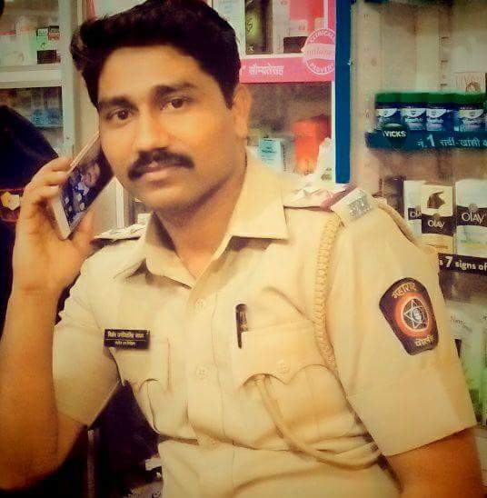 Thousands of police inspector of Nashik Jadhav arrested for accepting a bribe of 50,000 | नाशिकचा लाखचोर पोलीस उपनिरीक्षक जाधवला ५० हजारांची लाच घेतांना अटक
