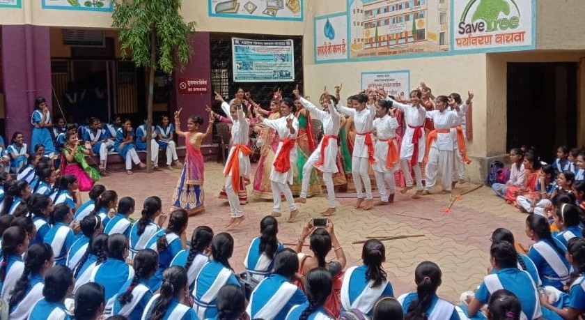 Dr. Celebrate Hindi Day in Virgo | अमळनेर : द्रौ.रा. कन्याशाळेत हिंदी दिवस साजरा