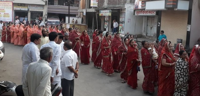 Shri Balaji Establishment started with a procession | श्री बालाजी प्रतिष्ठापनेस शोभयात्रेने प्रारंभ
