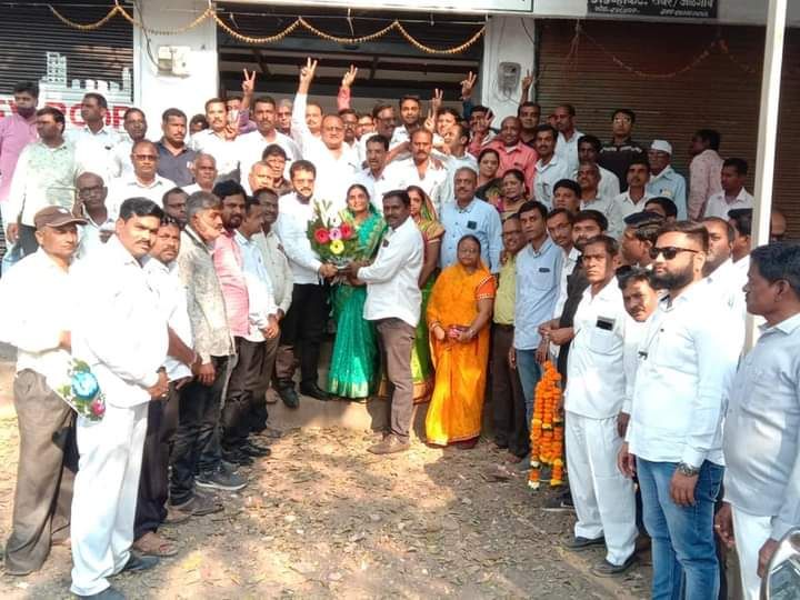 BJP's Kavitabai Koli finally became Raver Panchayat Samiti chairperson | रावेर पंचायत समिती सभापतीपदी अखेर भाजपच्या कविताबाई कोळी