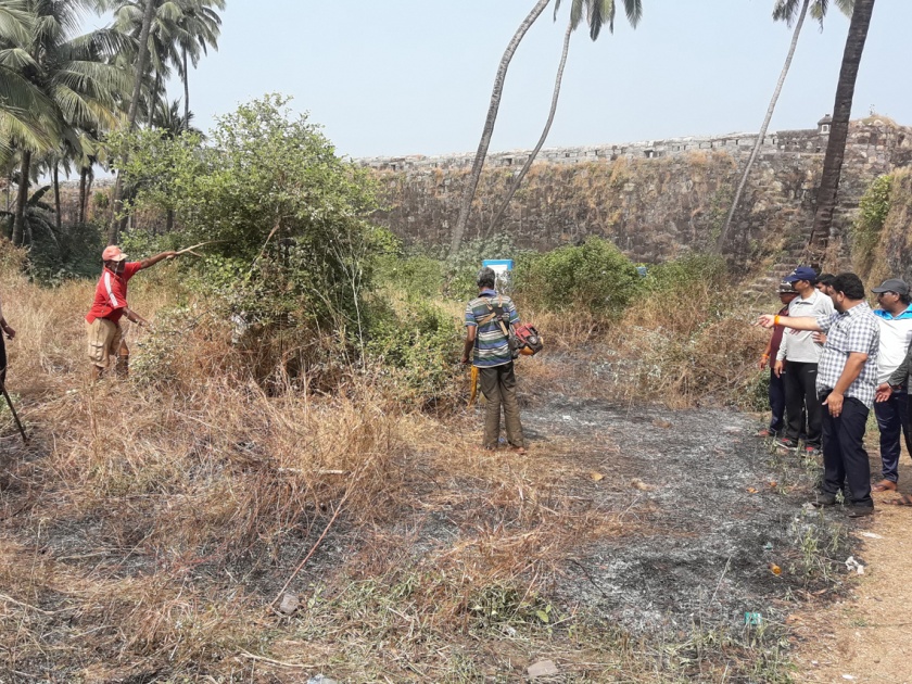 Cleanliness campaign on Shivsena, Sindhudurg, presence of MLAs: Archaeological cleanup instructions | शिवसेनेकडून किल्ले सिंधुदुर्गवर स्वच्छता मोहीम, आमदारांची उपस्थिती : पुरातत्वला साफसफाईच्या सूचना