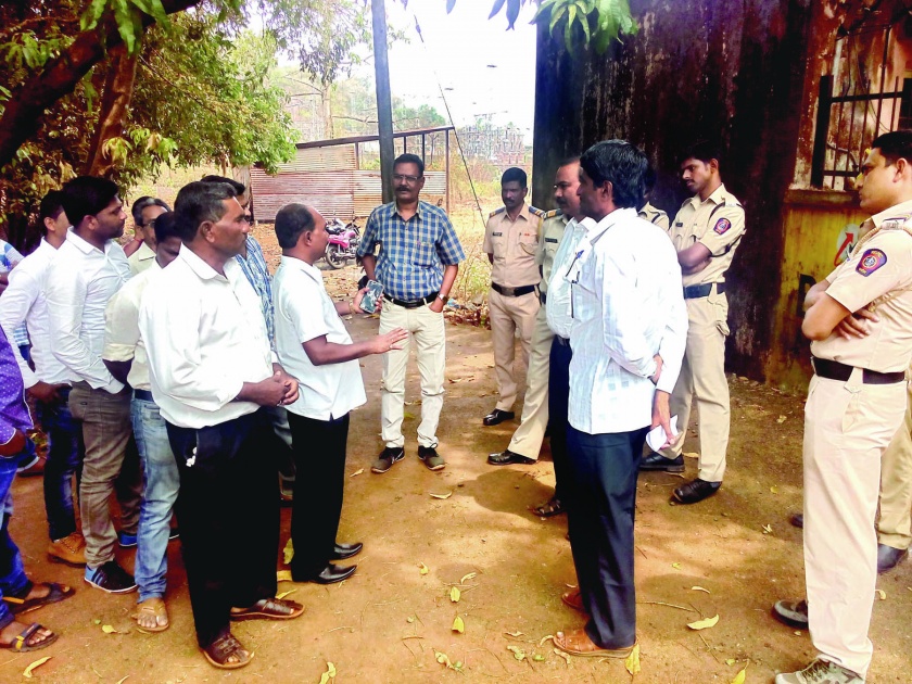 Sindhudurg: Confront the telecommunications officials, following the written assurance, the agitation will be back | सिंधुदुर्ग : दूरसंचारच्या अधिकाऱ्यांना घेराओ, लेखी आश्वासन दिल्यानंतरच आंदोलन मागे