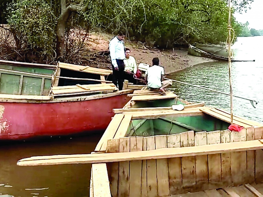 Sindhudurg: Kalaavaral Baydi Inspection Campaign, Malwan Tehsildar's Squad: Four boats were found unconscious | सिंधुदुर्ग :  कालावल खाडीत तपासणी मोहीम, मालवण तहसीलदारांचे पथक