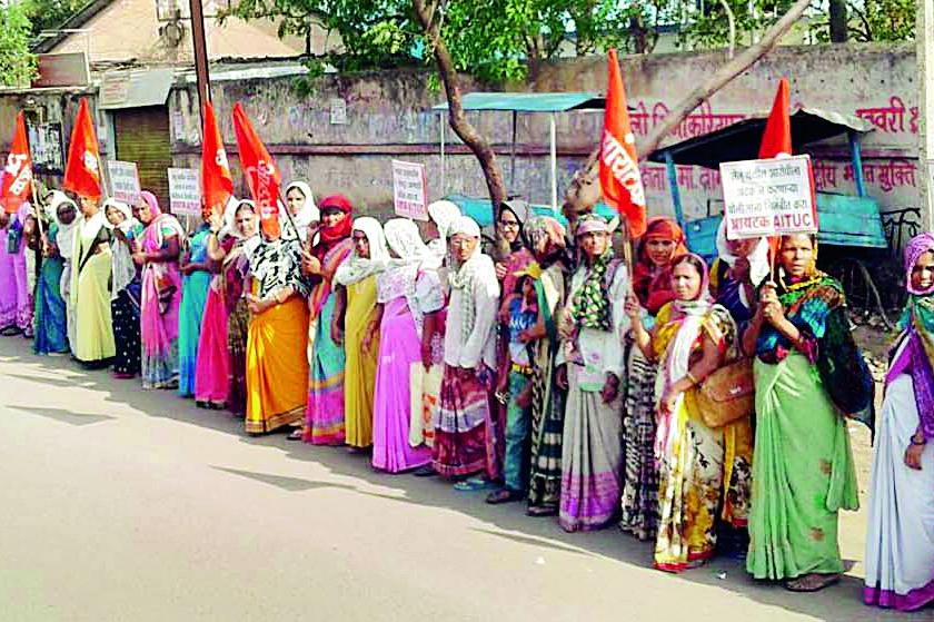 Anganwadi workers' rally to protest against 'that' incident | ‘त्या’ घटनेच्या निषेधार्थ अंगणवाडी सेविकांचा मेळावा