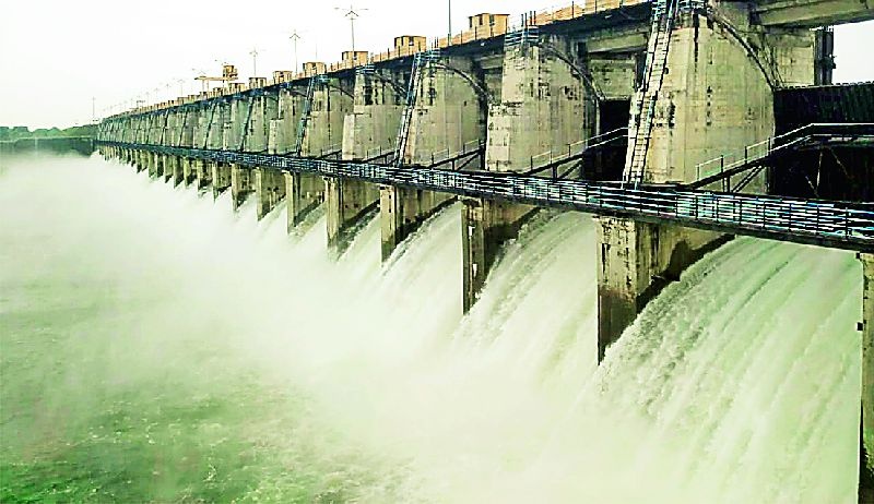 8 doors of Upper Wardha Dam opened | उर्ध्व वर्धा धरणाचे ३१ दरवाजे उघडले