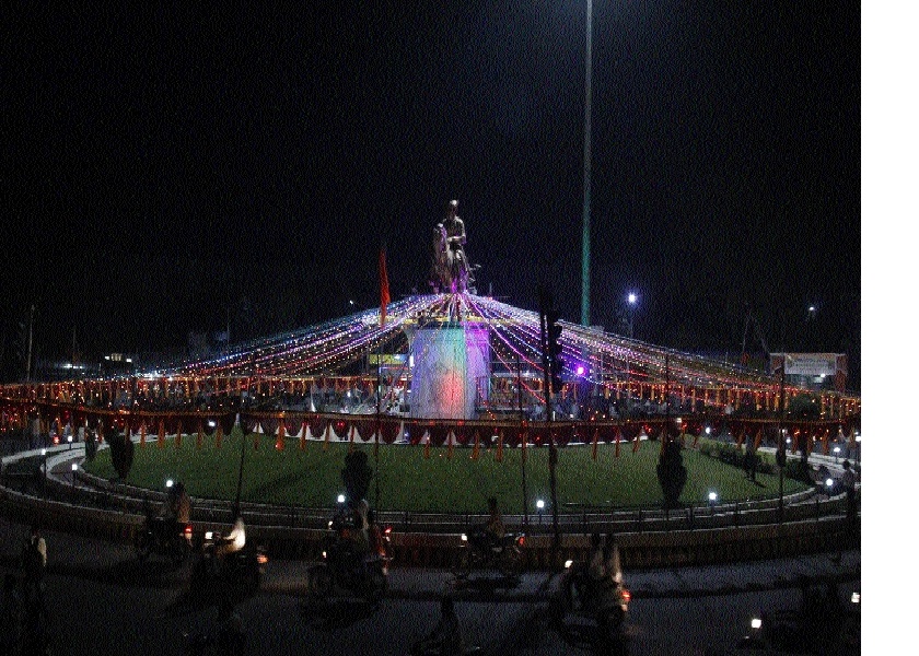 Shivrajaya procession in 77 places in Beed district | बीड जिल्ह्यात ७७ ठिकाणी शिवरायांची मिरवणूक