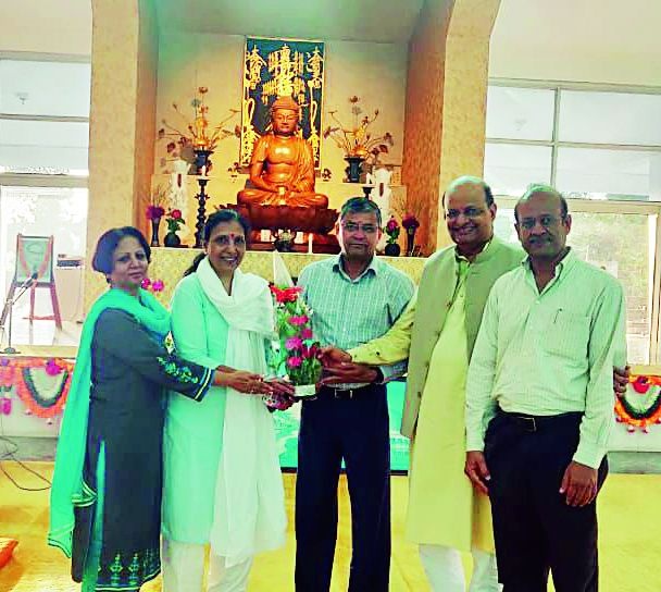 Justices visits to the Dragon Palace Temple in Nagpur | न्यायमूर्तींची ड्रॅगन पॅलेस टेम्पलला सदिच्छा भेट
