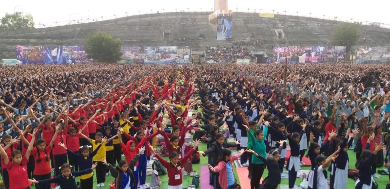 Twenty thousand students have made yoga in Nagpur | नागपुरात वीस हजार विद्यार्थ्यांनी केली योगासने