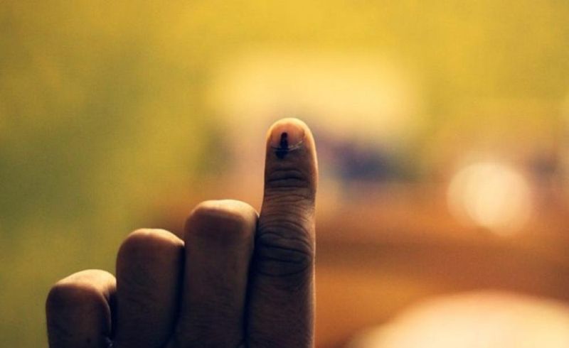 Action against not granting leave for voting | Maharashtra Election 2019; मतदानासाठी सुटी न देणाऱ्याविरुद्ध होणार कारवाई