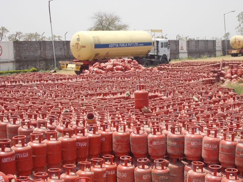 Gas subsidy left by one lakh customers in the state | राज्यातील एक लाख ग्राहकांनी सोडली गॅस सबसिडी