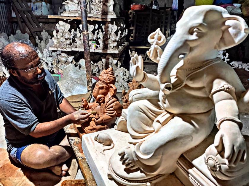 Online booking of Ganesh idols, observance of rules by sculptors; Stalls decorated | गणेशमूर्तींचे ऑनलाईन बुकिंग, मूर्तिकारांकडून नियमांचे पालन; स्टॉल सजले