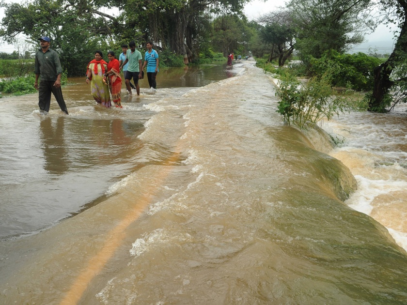 In Kolhapur the rainfall is less but the danger persists, the migration begins | कोल्हापुरात पावसाचा जोर कमी, पण धोका कायम, स्थलांतरास सुरुवात