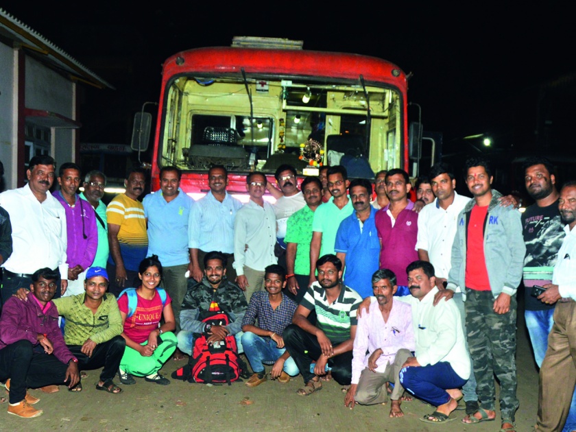 Ratnagiri division team leaves for Nanded | नाट्य स्पर्धेसाठी रत्नागिरी विभागाची टीम नांदेडला रवाना