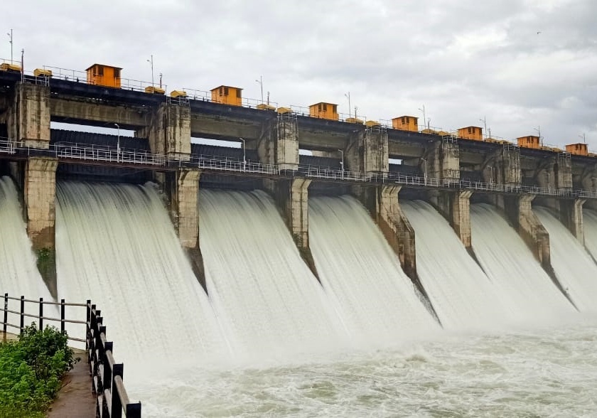 All the gates of the Katepurna dam opened again! | महान धरणाचे पुन्हा सर्व गेट उघडले!