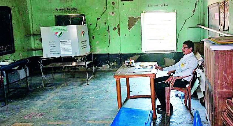 Lok Sabha Election 2019; Voting percentage of Gopagavana zero | Lok Sabha Election 2019; गोपगव्हाणला मतदानाचा टक्का शून्य