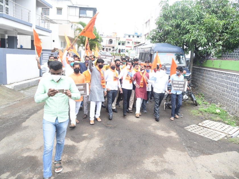 Maratha Kranti Morcha aggressive as Bhujbal did not meet | भुजबळांची भेट न झाल्याने मराठा क्रांती मोर्चा आक्रमक