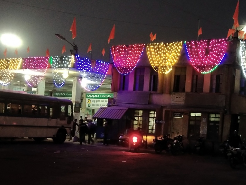 Beed City Bhagwamy on the birth anniversary of Chhatrapati Shivaji Maharaj | छत्रपती शिवाजी महाराज जयंतीनिमित्त बीड शहर भगवेमय