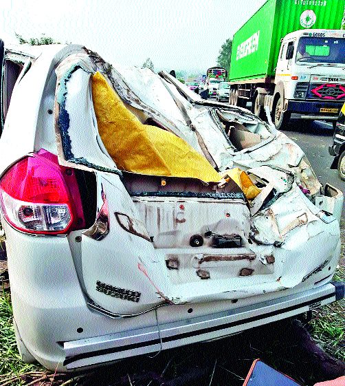 One seriously injured in a car accident | कार अपघातात एक गंभीर जखमी