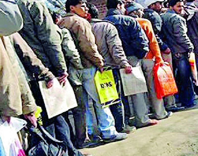 Contract Mahabharati unemployment joke | कंत्राटी महाभरती बेरोजगारांची थट्टाच
